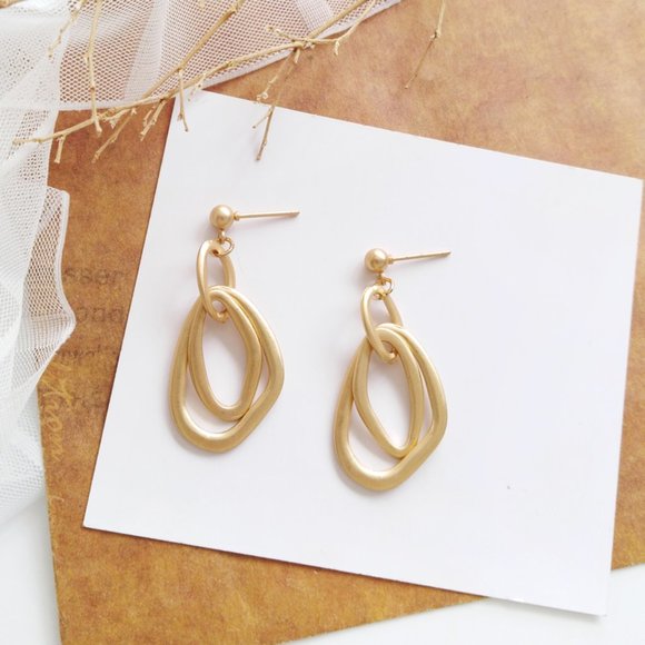 LAST ONE 💖Parisian Vibe geometric Earrings - Picture 2 of 5